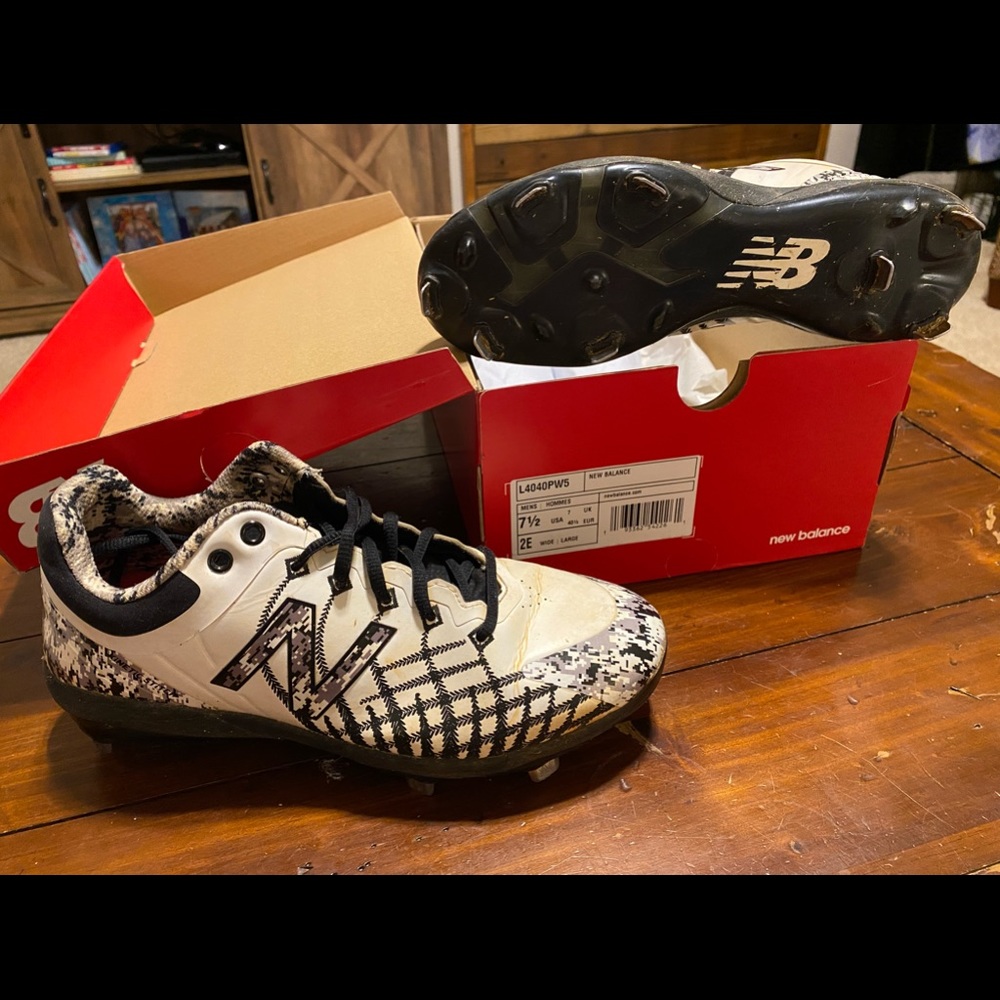 Metal Baseball Cleats
